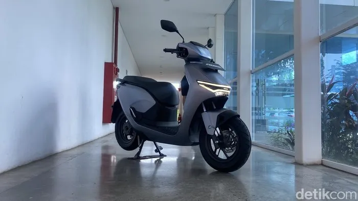 Scoopy Prestige White